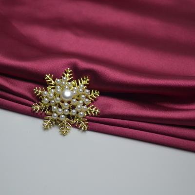 China Vintage Pearl Christmas Snowflake Pearl Brooch Pin/Pearl Pin/Silver Plated Pearl Jewelry Brooch for sale