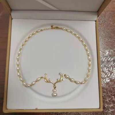 China Romantic Freshwater Freshwater Pearl Initial Necklace Cultred Pearl Necklace For Girlfriend Present for sale