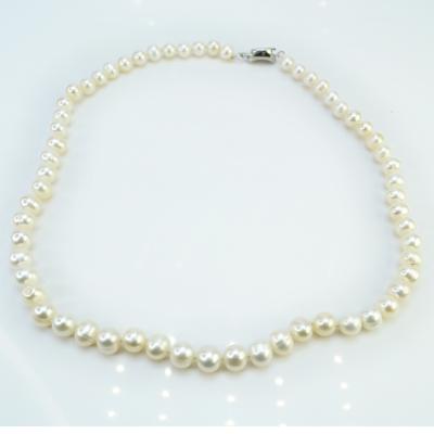 China Cute Cultured Pearl Pearlescent Jewelry Freshwater Pearl Necklace Opens Present for sale