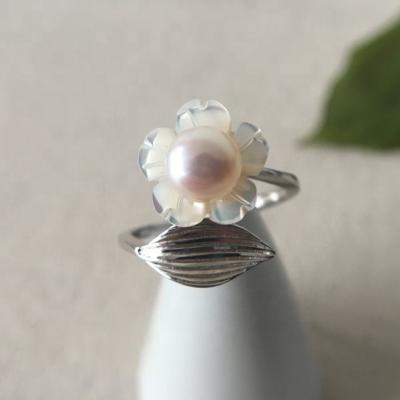 China Lead And Nickel Free Shell Flower Pearl Ring 925 Sterling Silver Ring Freshwater Pearl Jewelry for sale