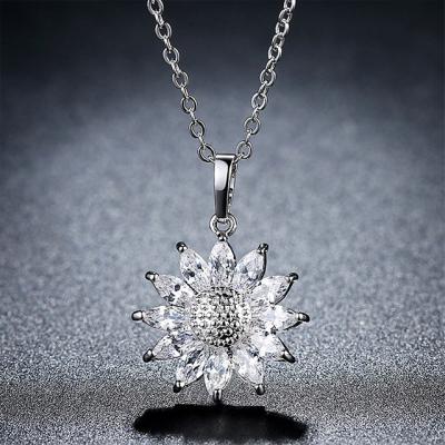 China Fashion Sun Flower Shape Zircon Charm Necklace Romantic Party Shining Outstanding Necklace Jewelry Necklace Women for sale