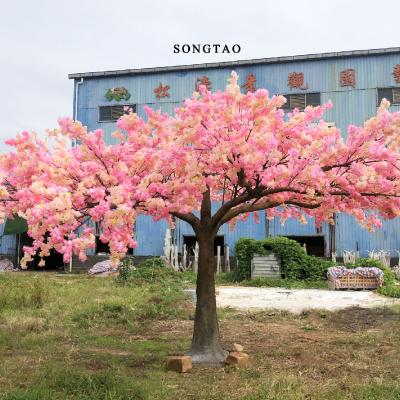 China Fiberglass Cherry Blossom Simulation Trunk Artificial Pink Color Trees Top Leaves Art Style Decorative Restaurant for sale