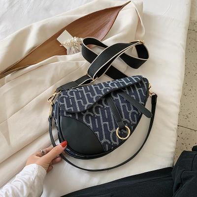 China Fashion Best Selling Fashion Portable Waist Bag Personality Saddle Women Bags Inclined Shoulder Handbag for sale