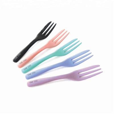 China Disposable easy to cut your cake and dessert with the small disposable plastic fork for sale