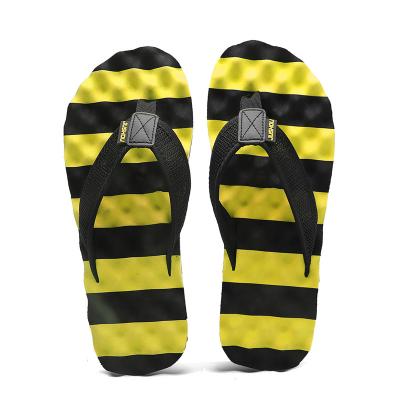 China Hot Selling Trend Fashion And Beach Mens Flip Flops Outdoor Wholesale Anti-skid Home Slippers for sale