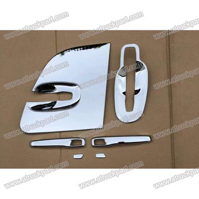 China Chrome fuera de la guarnición de la manija para Nissan UD Quon CD4 Nissan Truck Spare Body Parts de alta calidad en venta