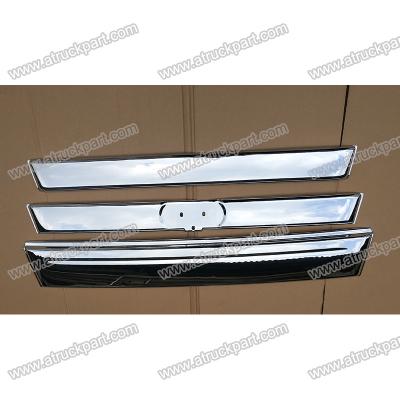 China Chrome Front Panel Garnish Set 3 Pcs For Nissan UD CWA451 CD48 CD45 Nissan Ud Truck Spare Body Parts for sale