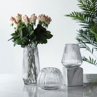 China Large Traditional Transparent Glass Hydroponic Modern Table Top Decoration Vase Edge Vase Vertical Ornaments for sale