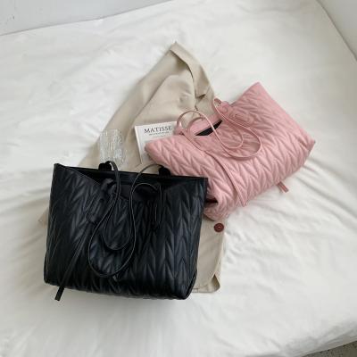 China New Fashion Large Capacity Korean Rhomboid Fashion Shopping Bag Stripper Black Tote Bags Portable Pink Tote Bag for sale