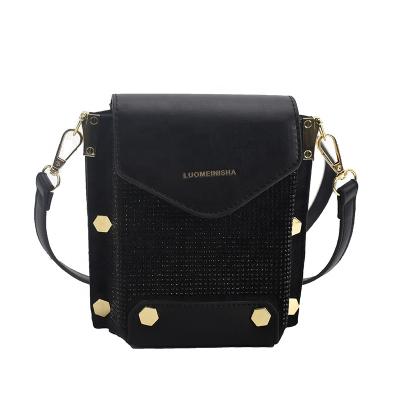 China 2022 Fashion New Arrivals Cell Phone Bags Rhinestone Diamond Messenger Girls Bags Luxury Small Women Clips Ladies Handbags for sale