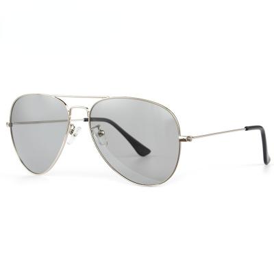 China Photochromic Lens Sunglasses Men Fashion Sunglasses Classic Silver Face Sunglasses for sale