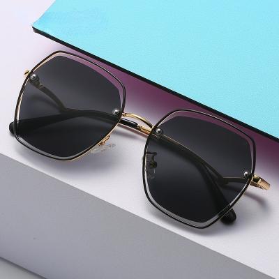 China 2021 New Fashion Sunglasses Fashion Children's Sunglasses Polarized Custom Logo for sale