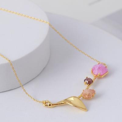 China Environmental friendly wholesale hot sale rose quartz necklace unique design necklace chain crystal pendant choker for sale