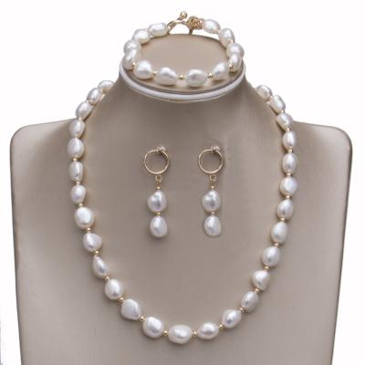 China Fashion Pearl Fashion Necklace Bracelet Freshwater Earring Set Hawaiian Polynesian Jewelry Earrings Hawaiian Pearl for sale