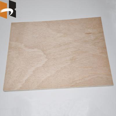 China Exterior thin shape 2mm okoume veneer plywood for furniture and decorative use Te koop