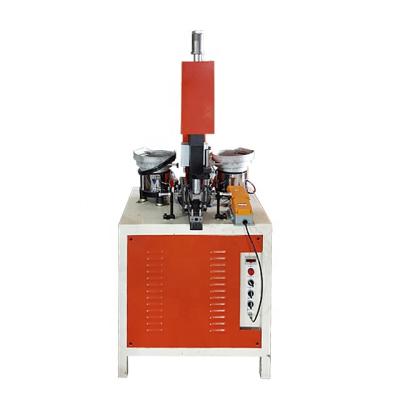 China Automatic rivet feed rivet machine cookware dispensing handle automatically riveting machine en venta