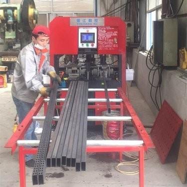 China Zware H-beam puncher met maximaal 300 ton scheerkracht en 2 scheerstations Te koop