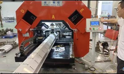 Chine Puissante machine d'estampage lourde avec force de perforation personnalisable et source d'énergie hydraulique à vendre