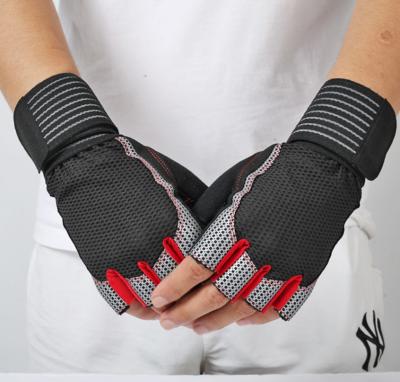 China Custom Logo Unisex Half Finger Breathable Workout Gym Gloves With Wrist Wrap for sale