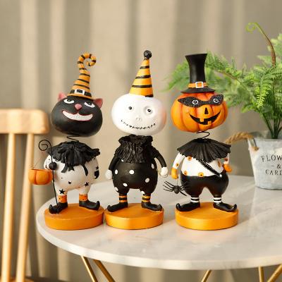 China Halloween Decorations 2021 Fashion Shaking Pumpkin Figurine Dollhouse Resin Head Crafts For Halloween Decorations for sale