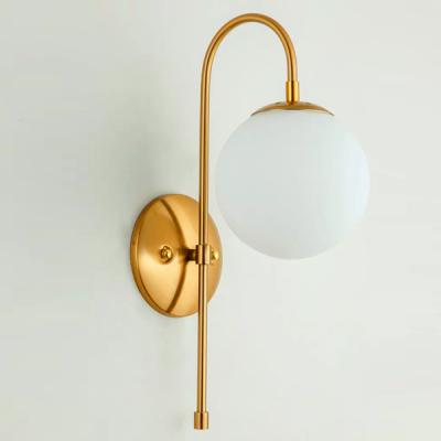 China 2021 new modern post-modern designed luxury wall lamp classic gold bedside hotel wall lamp for sale