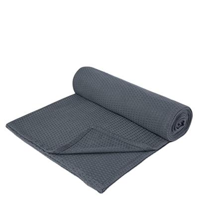 China Portable summer cool blanket is suitable for hot sleepers sweating at night. The cold light bamboo blanket is comfortable and soft for sale