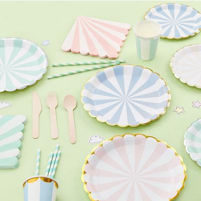 China Retro Party Fashionable Disposable Tableware Food Grade Tableware Birthday Decorations Set for sale