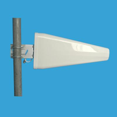 China Directional 4g Lte Log Periodic Yagi Antenna Roof Mount 806-960/1710-2500MHz 10/11dBi for sale