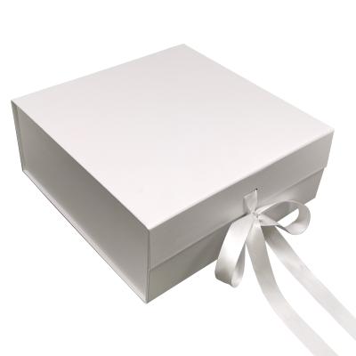 China Recycled Materials Wholesale Custom Luxury White Folding Packaging Gift Boxes With Magnetic Lid Closure For Dress Pants Clothes Kids Party for sale