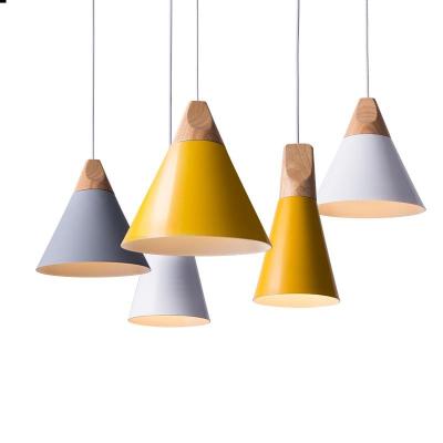 China Creative modern modern metal triangle lampu hias gantung ceiling lights led pendant light for living room bedside decoration for sale