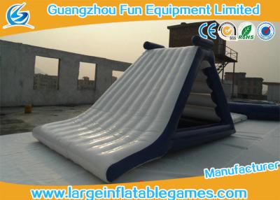 China Juegos inflables del parque del agua de la diversión, toboganes acuáticos inflables del mar gigante para los niños en venta