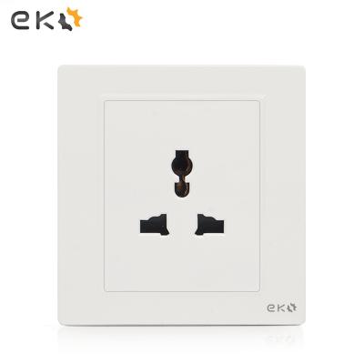 China Modern Wall Switch Easy Installation British Standard 3 Pin Multifunction Wall Socket Mounted On The Wall for sale