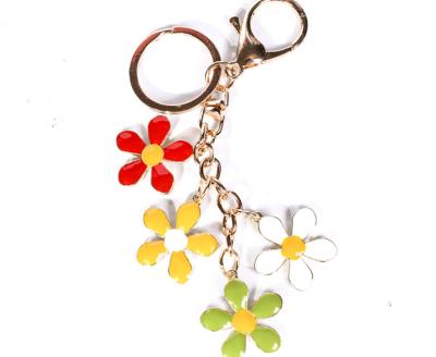 China Bag Charm Small Daisy Keyring Metal Bag Charm Car Pendant Flower Long Key Chain for sale