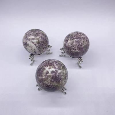 China Wholesale Feng Shui crystals purple mica ball spheres of natural healing stones for decoration feng shui for sale