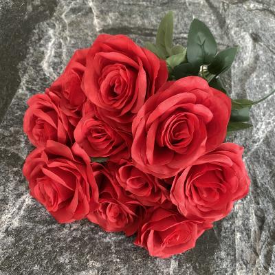 China Durable Competitive Price Artificial Roses Wedding Flowers 10 Main Red Rose Bouquets for sale