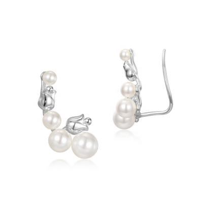 China Free Hook S925 Sterling Silver Hypoallergenic Mother Crawler Rose Shape Lady Ear Cuffs Wholesale Nickel Pearl Ear Climber Earrings for sale