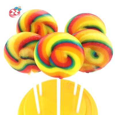 China Natural Halal Fancy Fruit Flavors Rainbow Swirl Bom Large Flat Lollipop Candy for sale