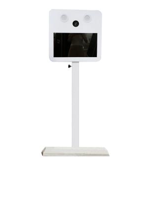 China New 2022 21.5 inch tempered glass panel robot photo booth metal shell mini photobooth cheap price metal case+smart photo booth with wifi windows system for sale