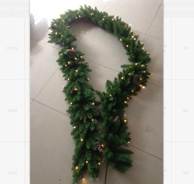 China Professional PVC/PE/PET Christmas Wreath PVC Garland for Christmas Arrow Shape Foil Christmas Wreath for sale