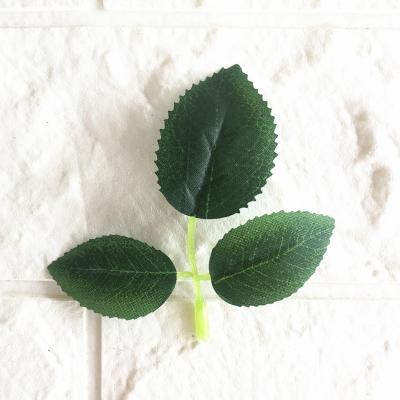 China Environmental Protection Green Simulation Decorative Rose Leaves Christmas Decoration Plants Green Leaves Silkscreen Simulation Three-pronged Rose Leaves for sale