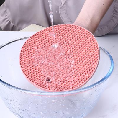 China 2019 Viable Top Amazon Silicone Products In The Home And Kitchen Bpa Free Silicone Umpire Chair Place Mat For Pots Silicone Table Place Mat for sale