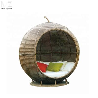 China Garden Set Good Quality Outdoor Wicker Hut Synthetic Rattan Round Sofa With Canopy for sale