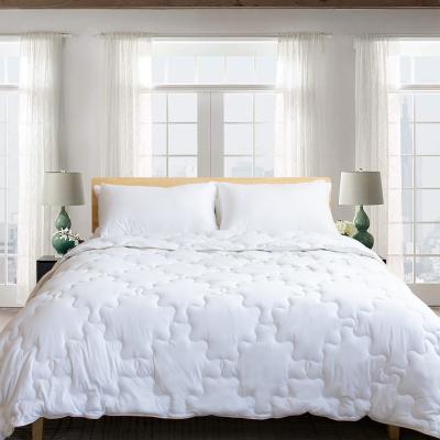 China Home Premium White Comforter Diamond Wave Stitched Down Comforter Queen Insert Quilted Comforter Alternative 200 GSM for sale