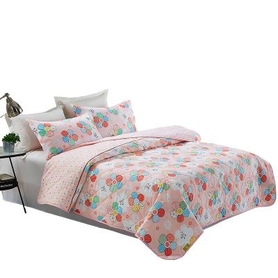 China Polyester Customized Quilt Summer Home Bedspread Printed Handmade Patchwork Quilt for sale