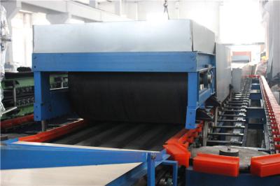 China Discontinuous PU Sandwich Panel Machine Double Rubber Tracker for sale