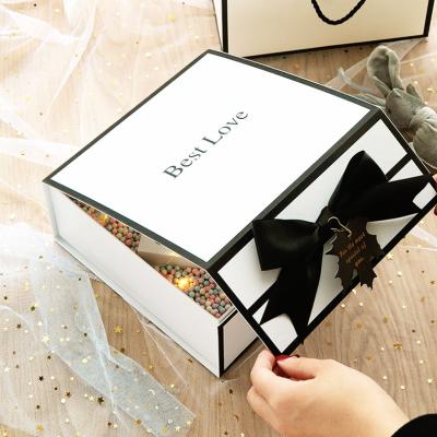 China Custom Made Private Manufacturer Recyclable Cardboard Label Square Small Gift Package Paper Box With Magnetic Closure Lid for sale