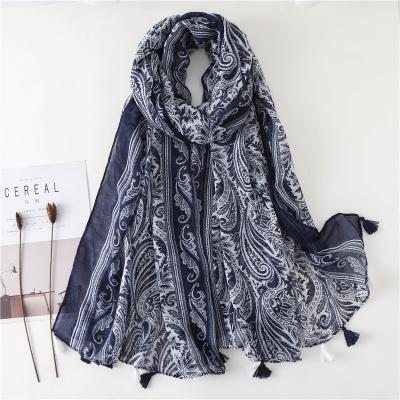 China Autumn Winter Cashew Print Scarf Tassel Scarf Two Color Rectangle Soft Smooth Decorative Cotton Squishy Feeling Scarf for sale