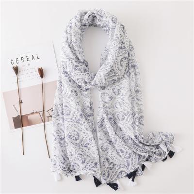 China Factory Wholesale Soft Smooth Feeling Women Plain Print Retro Design Squishy Soft Comfortable Scarf With Tassel for sale