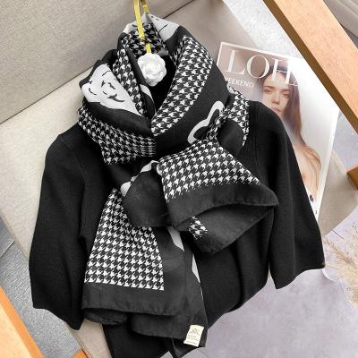 China New Style Printing Scarf Fashion Soft Smooth Female Muslim Multifunctional Cotton Shawl Feeling Canvas Scarf for sale