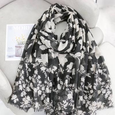 China Soft Soft Feeling Elegant Leaf Printed Scarf Summer Thin Cotton Viscous Shawl Women Fashion Hijabs Sunscreen Pashmina Neck Scarf for sale